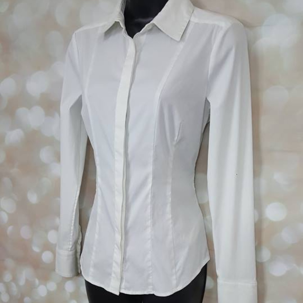 White House/Black Market Size 4 button down shirt